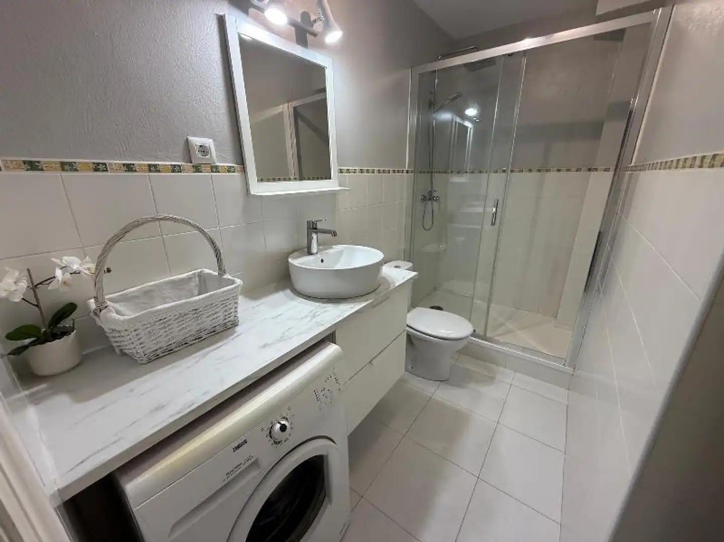 Badezimmer von Wohnung zur Miete in Comillas (Cantabria) mit Heizung, Parkett und Terrasse