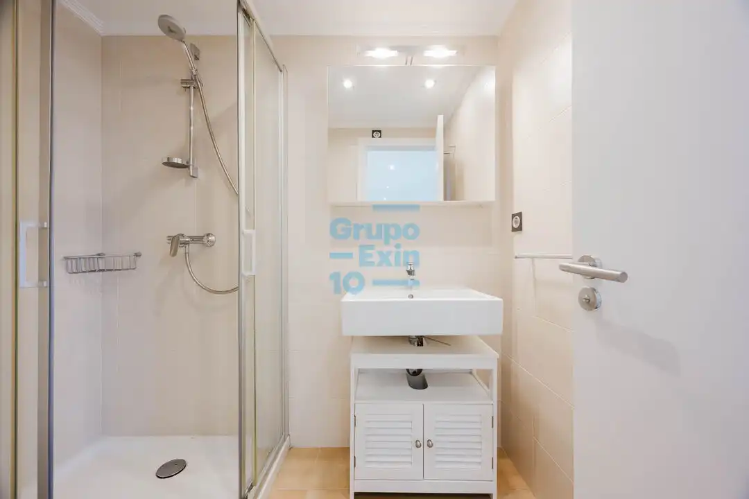 Bathroom of Flat for sale in Donostia - San Sebastián   with Heating and Terrace