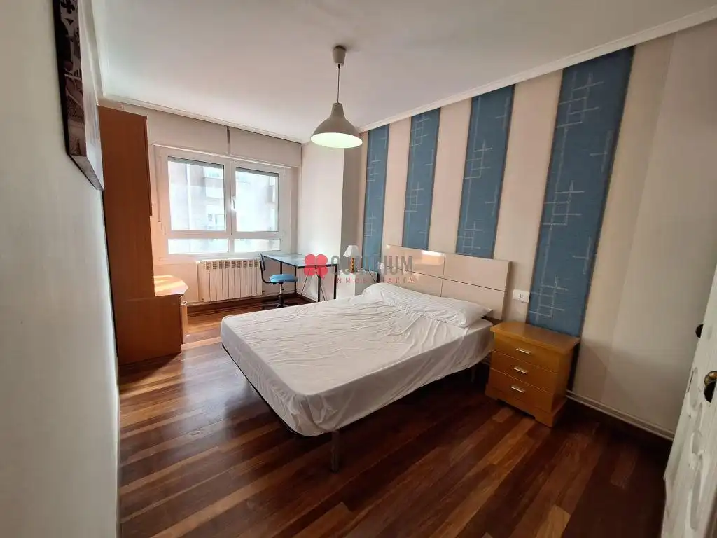 Bedroom of Flat for rent in Santiago de Compostela   with Furnished