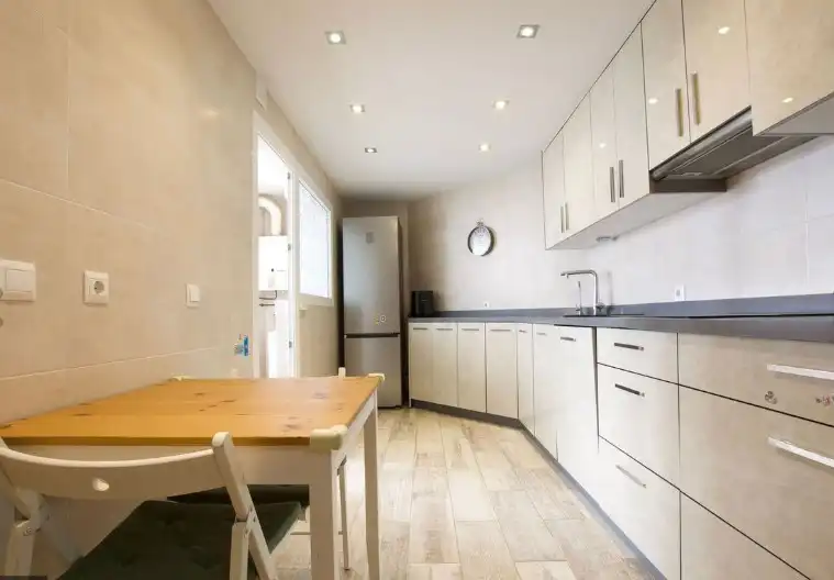 Küche von Wohnung zum Verkauf in Marbella mit Klimaanlage, Heizung und Privatgarten