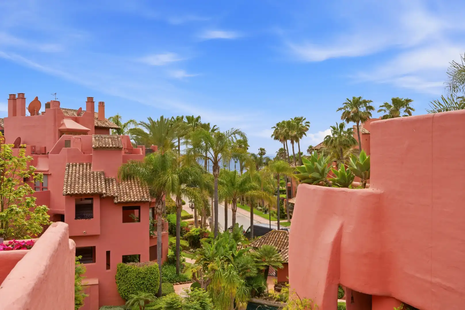 Vista exterior de Ático en venta en Estepona con Aire acondicionado, Terraza y Piscina