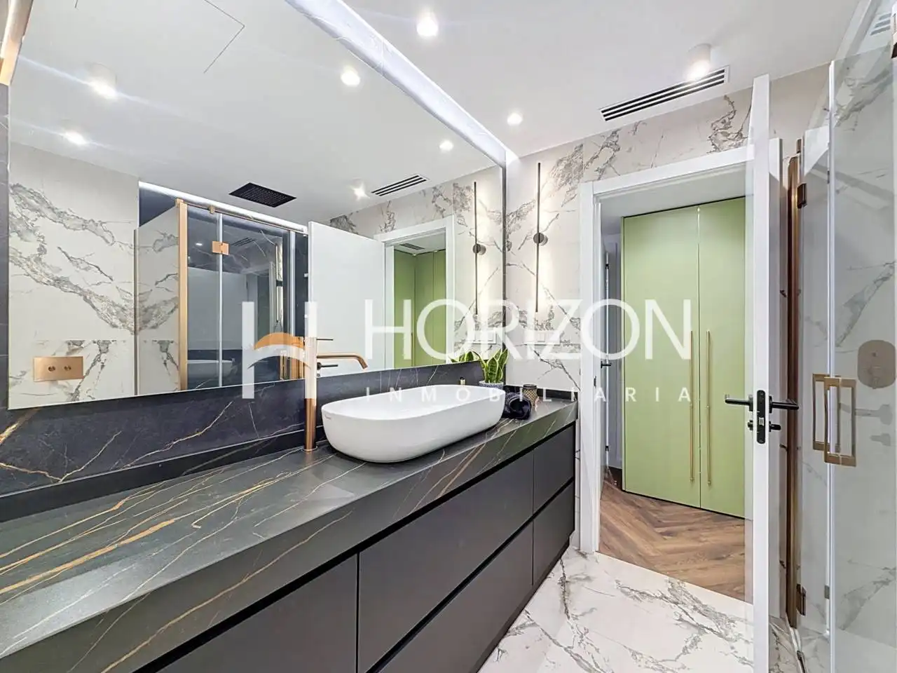 Bathroom of Flat for sale in Barcelona  with Air Conditioner, Heating and Parquet flooring