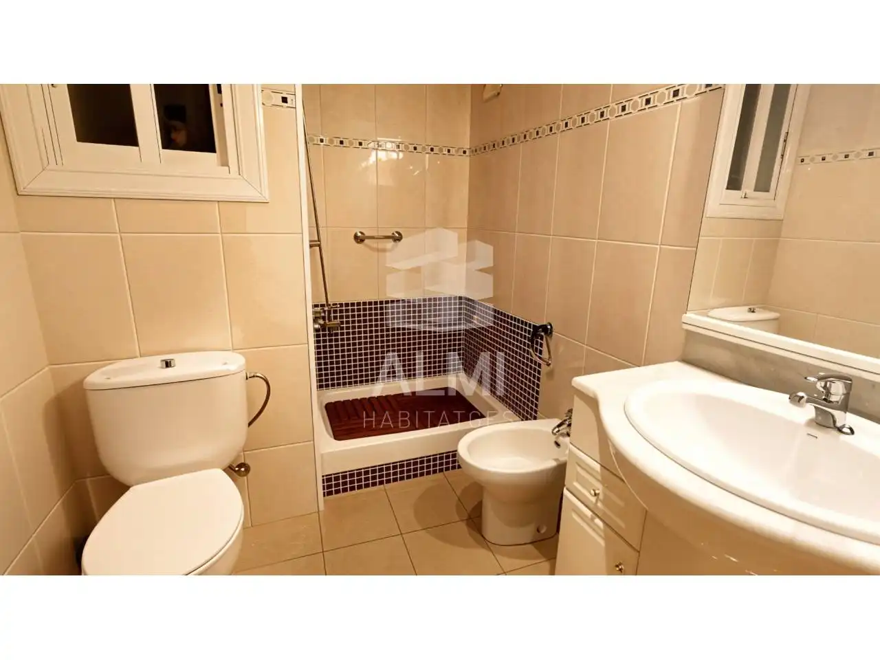 Bathroom of Flat for sale in Barcelona  with Air Conditioner and Balcony