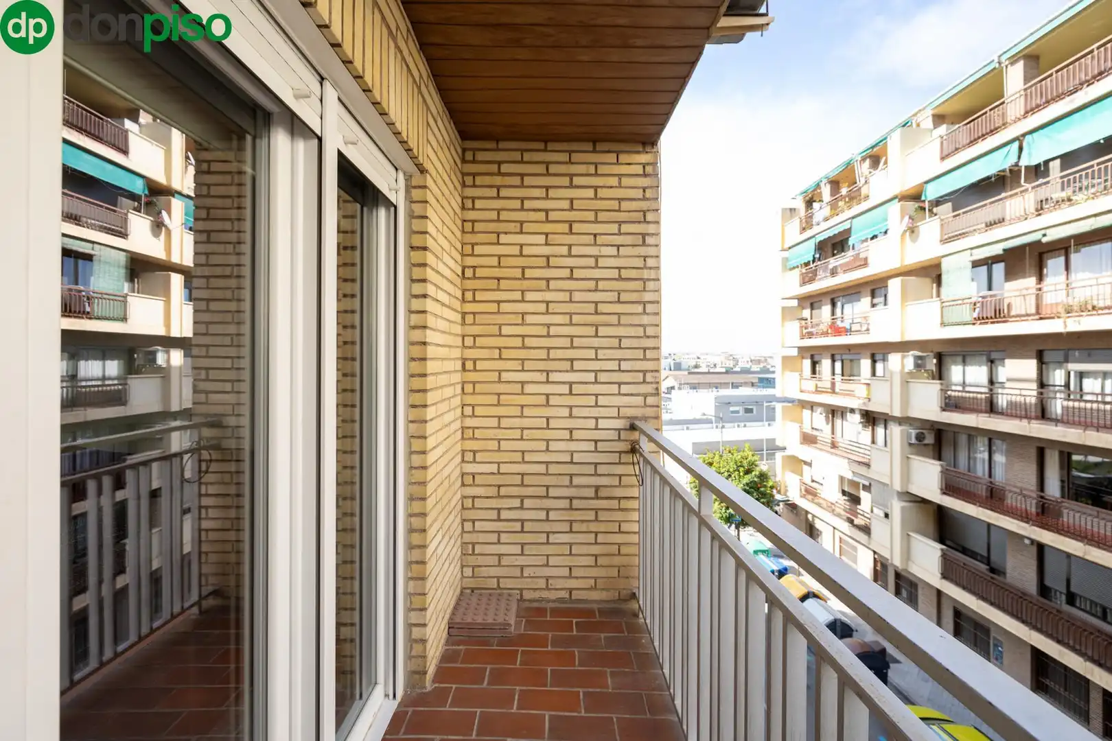 Terrassa de Apartament en venda en Granada amb Calefacció