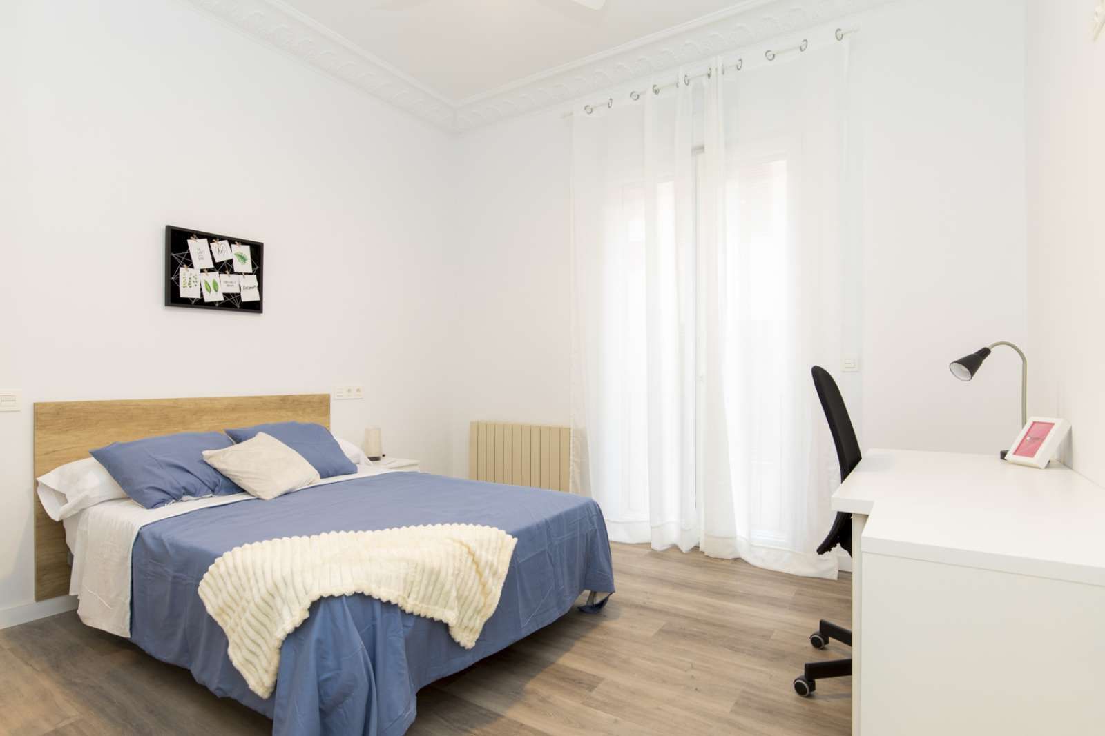 Bedroom of Flat to share in  Zaragoza Capital  with Air Conditioner, Heating and Terrace