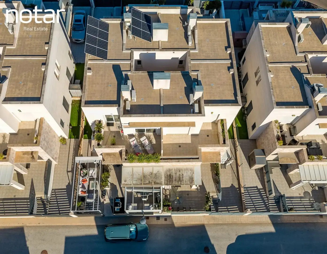 Vista exterior de Casa adosada en venda en Torrevieja amb Jardí privat, Terrassa i Piscina