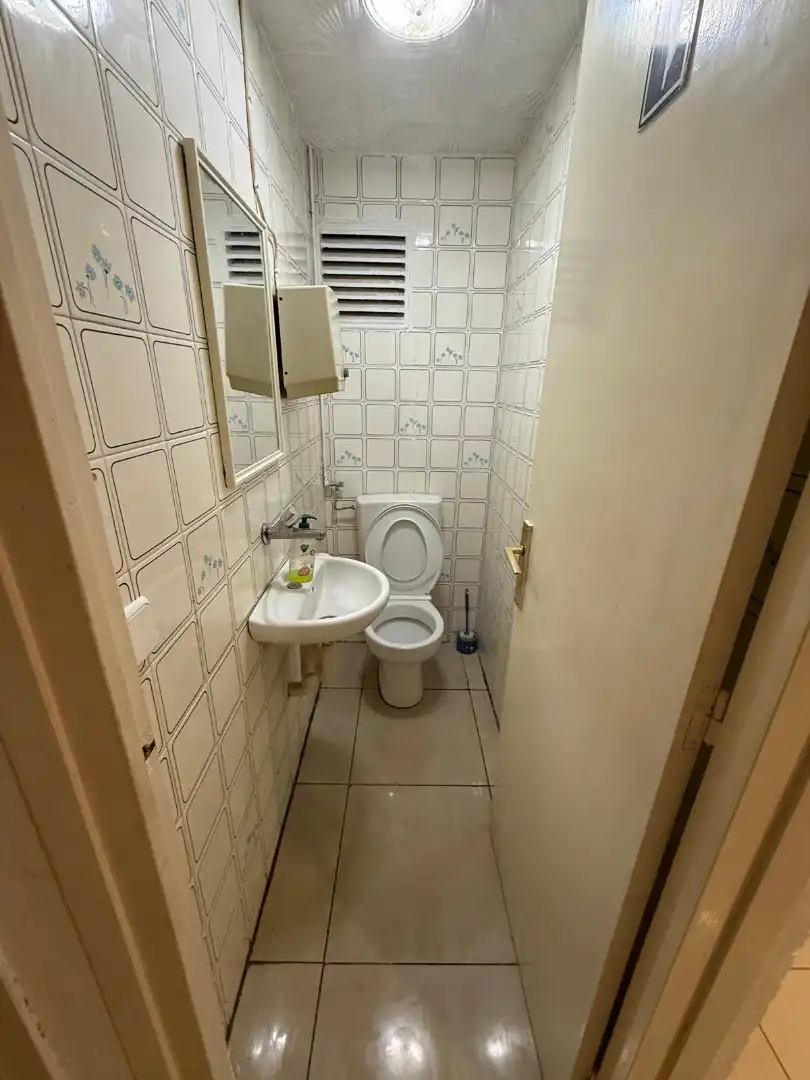 Badezimmer von Geschaftsraum zur Miete in Pineda de Mar mit Klimaanlage, Heizung und Möbliert