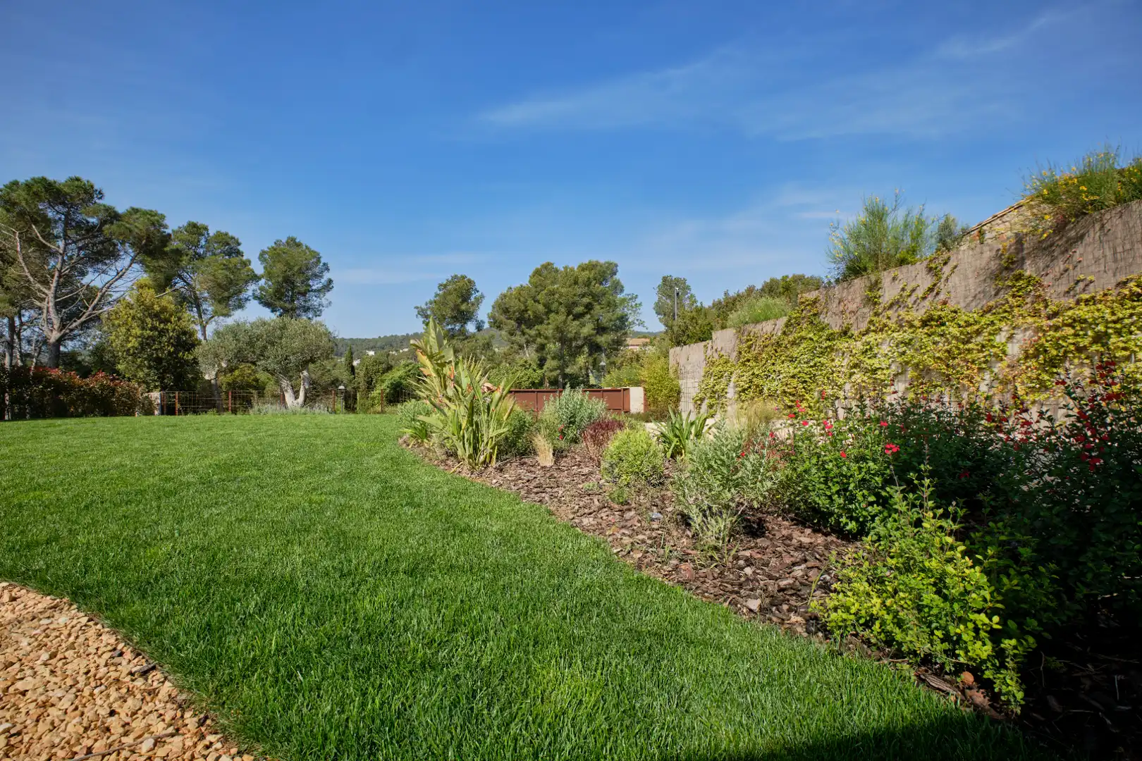 Garden of Houses for rent in Mont-ras  with Air Conditioner, Heating and Private garden