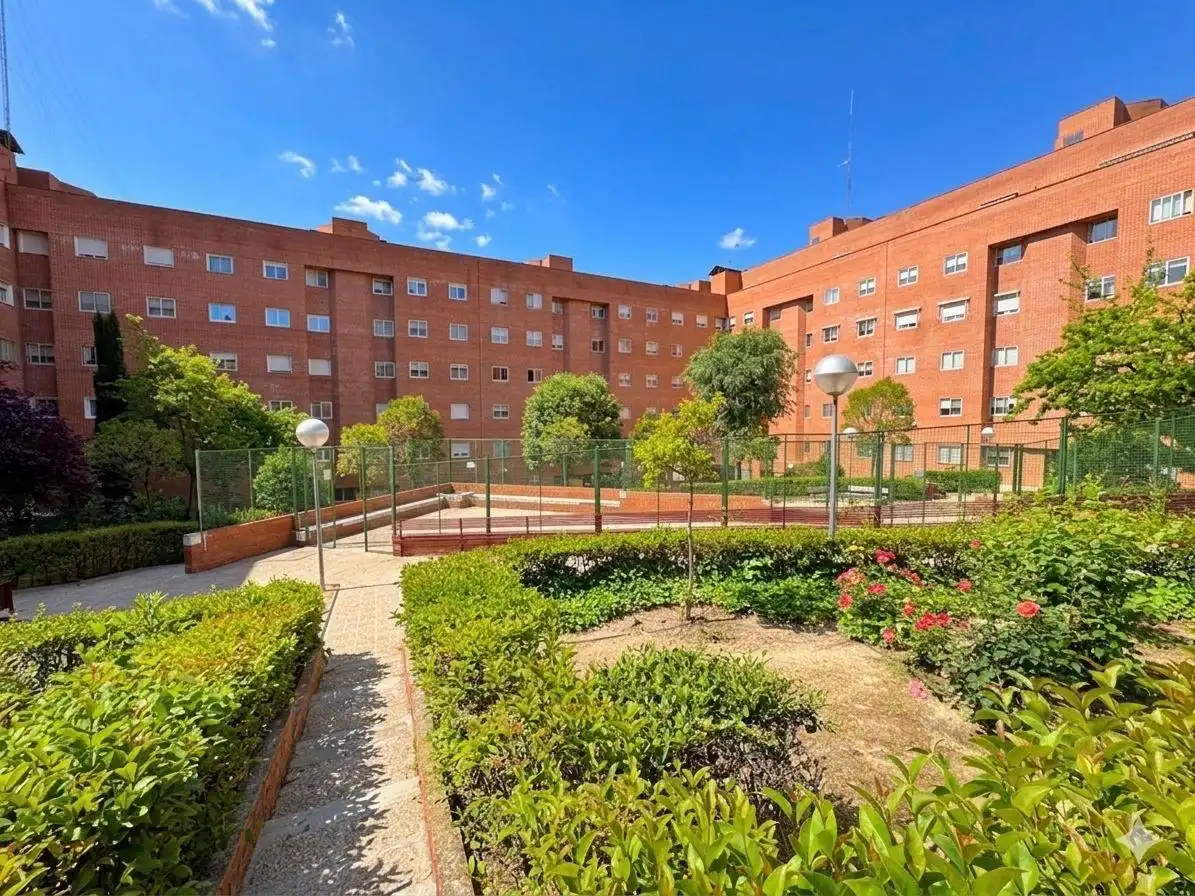 Vista exterior de Pis en venda en Madrid amb Aire condicionat, Calefacció i Moblat