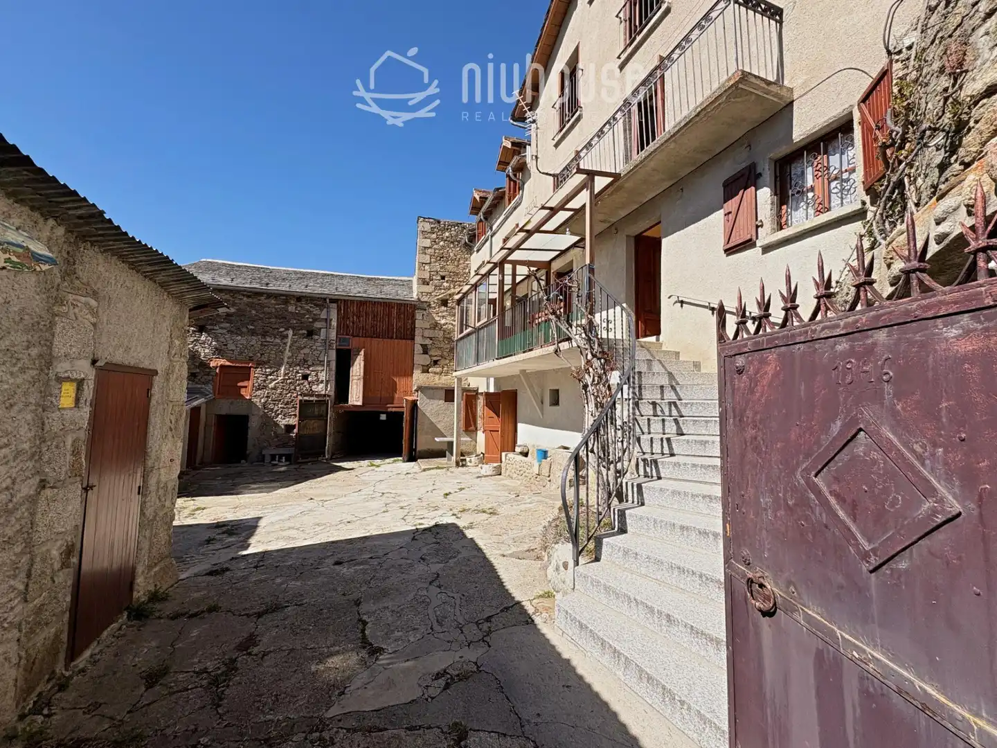 Casa rústica en venda a Dorres