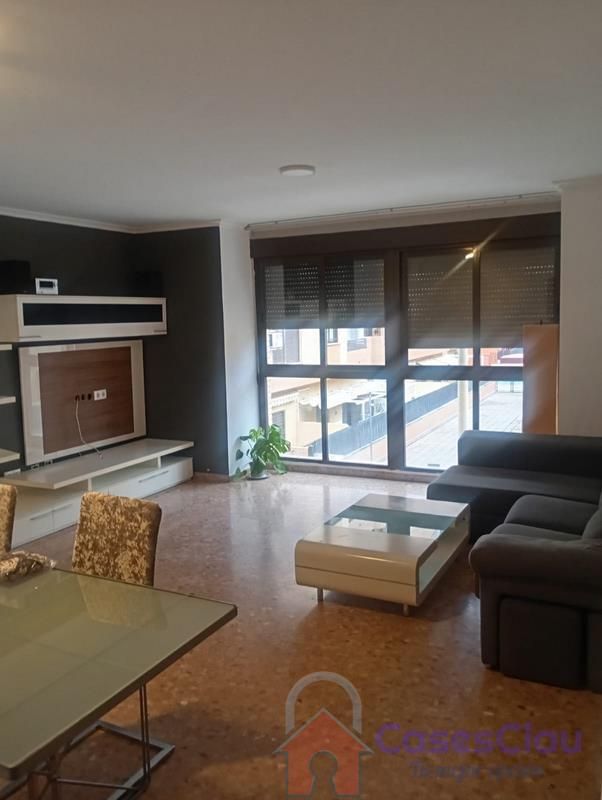 Pis de lloguer a Reina Maria Cristina, Avenida de Abril - 9 de Octubre