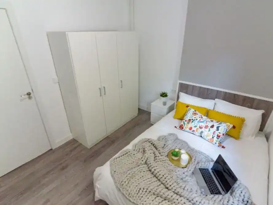 Bedroom of Flat for share in Barrio de Salamanca