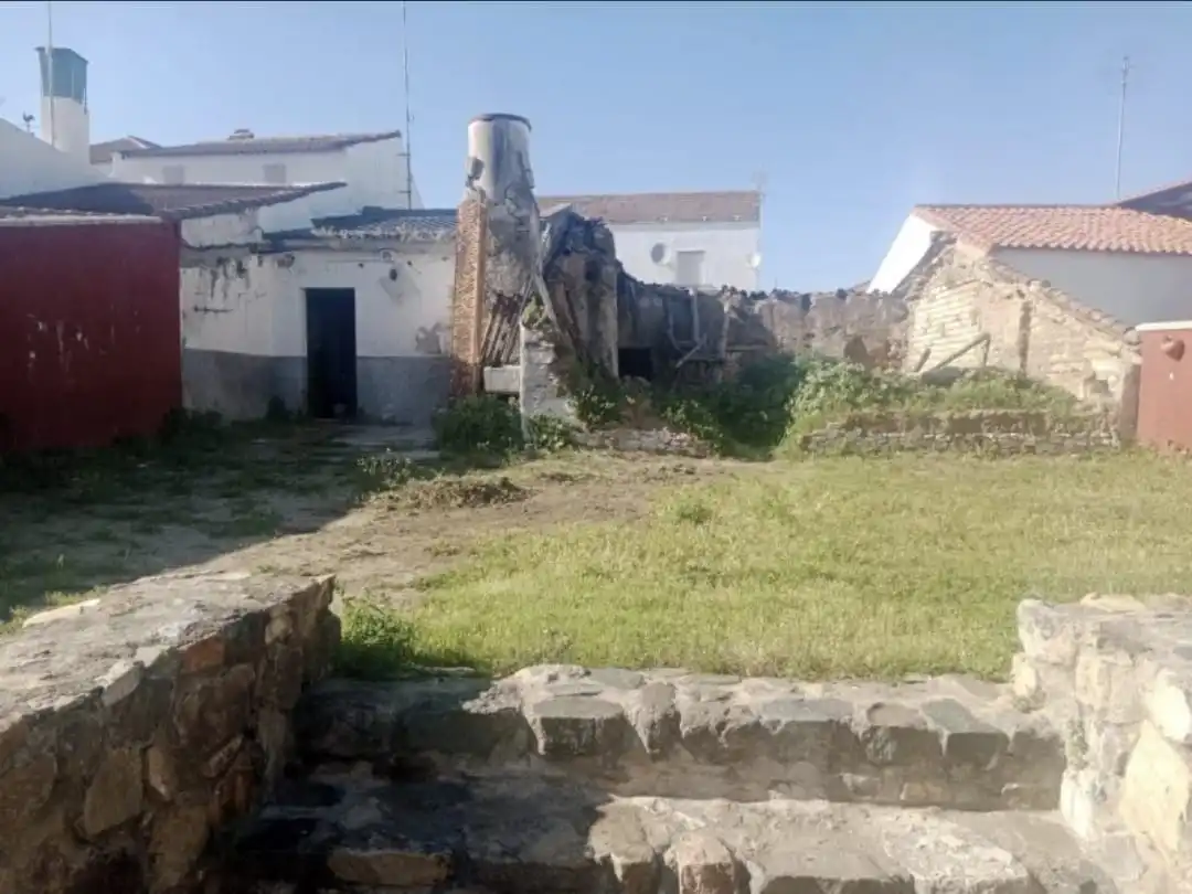 Casa adosada en venda en El Castillo de las Guardas amb Jardí privat i Piscina