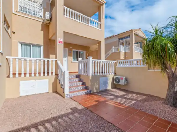 Casa aparellada amb terrassa en venda a Orihuela Costa, imagen 4