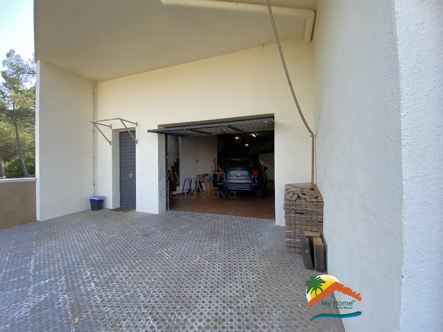 Aparcament de Casa adosada en venda en Blanes amb Aire condicionat, Calefacció i Jardí privat