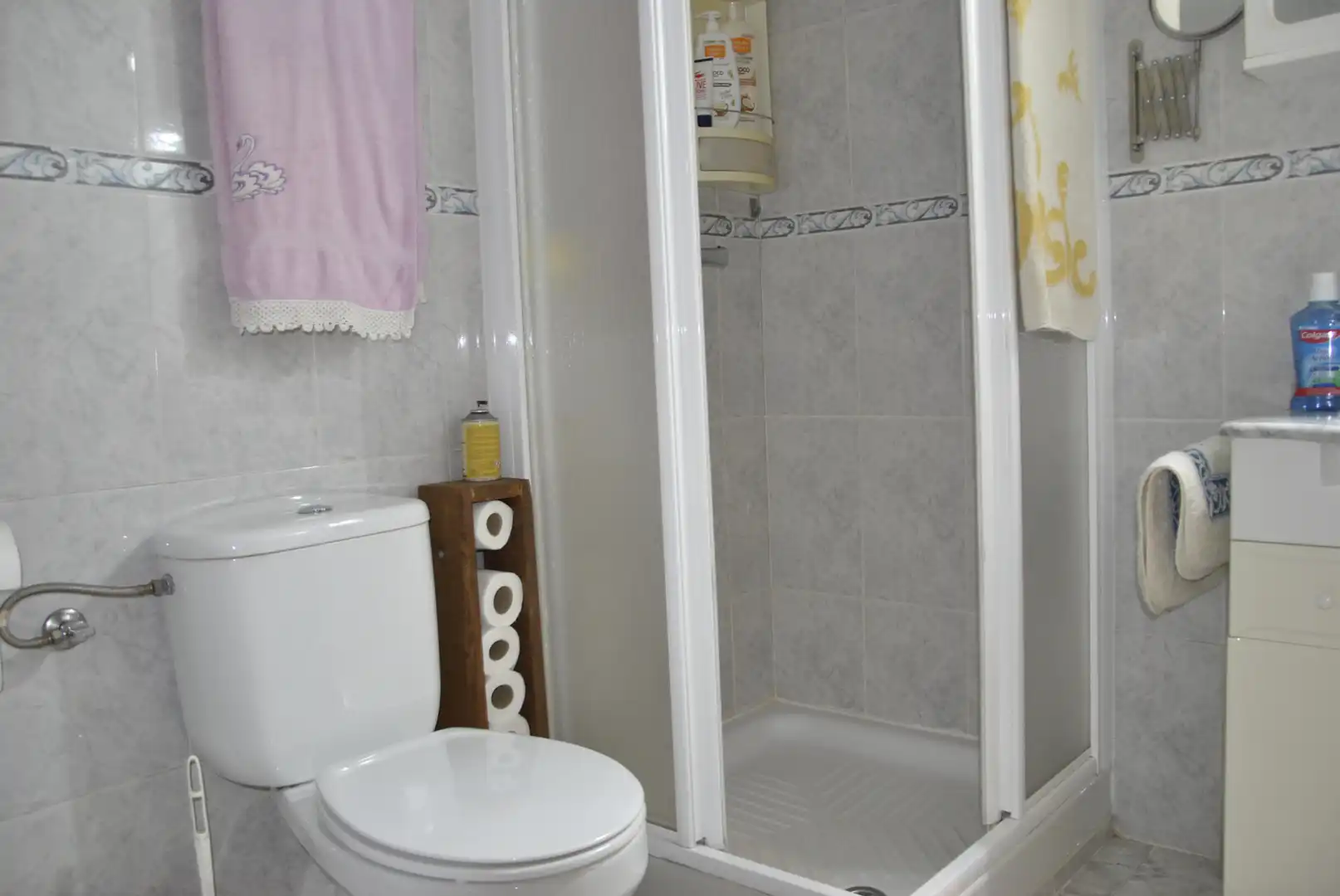 Badezimmer von Wohnung zum Verkauf in Arroyomolinos de la Vera mit Klimaanlage, Heizung und Möbliert