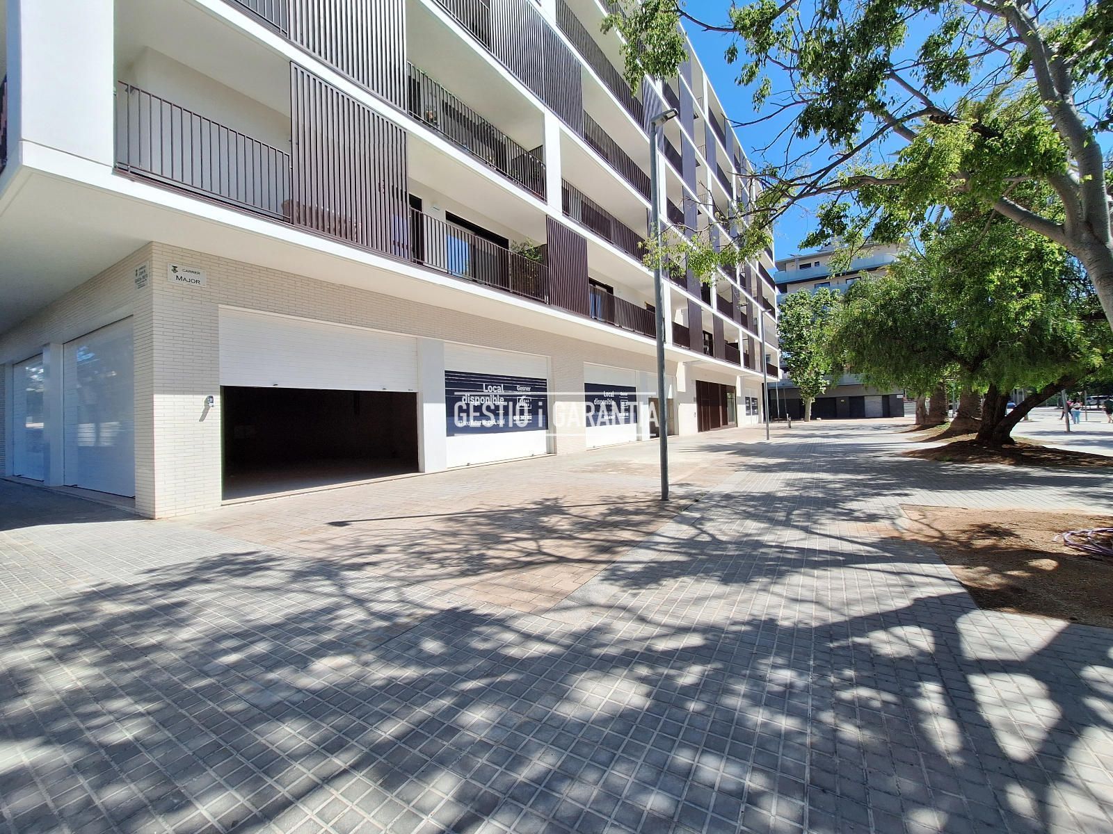 Vista exterior de Local en venta en L'Hospitalet de Llobregat