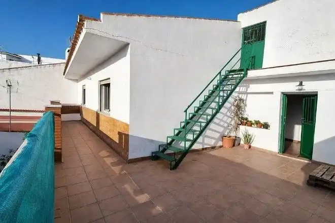 Vista exterior de Casa o xalet en venda en Málaga amb Terrassa