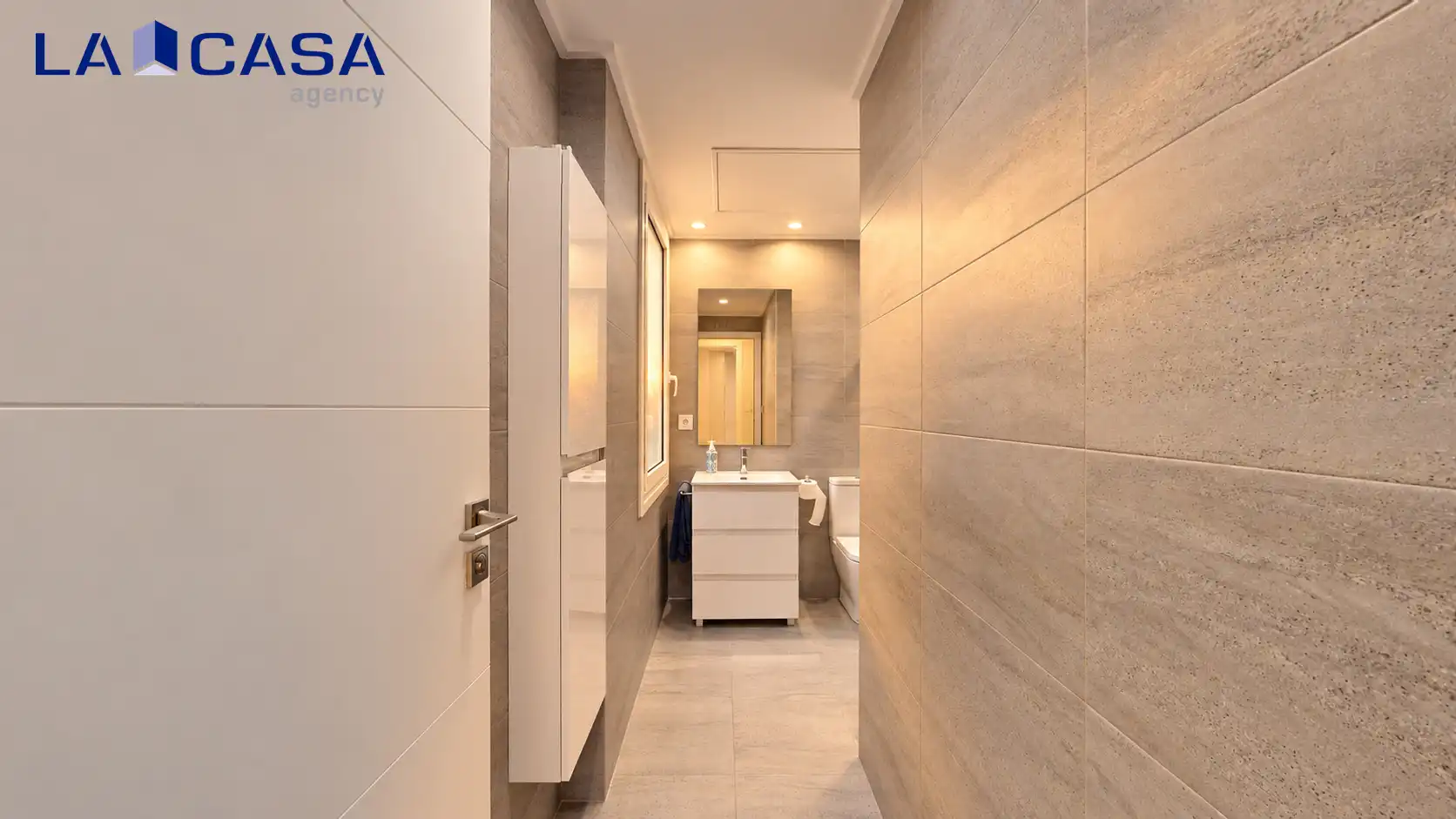 Bathroom of Flat for sale in Deusto