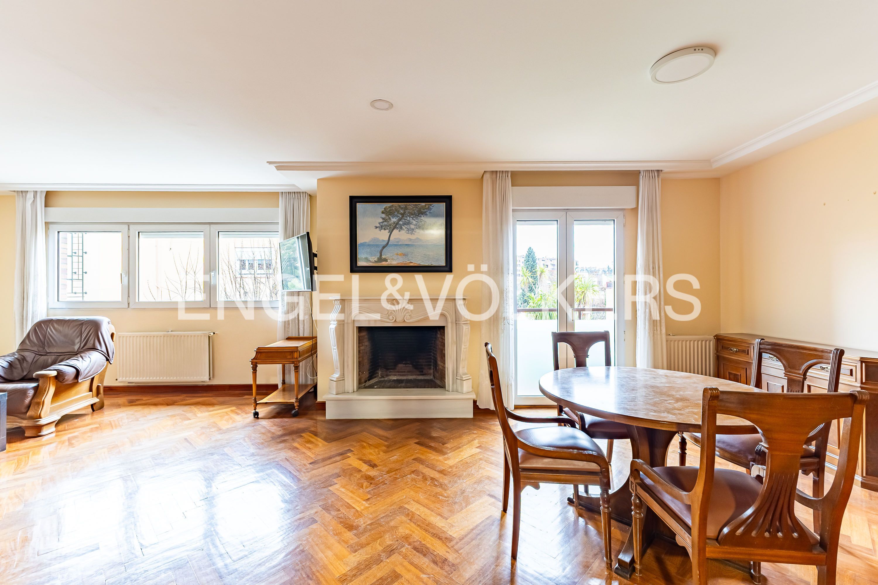 Sala d'estar de Casa o xalet en venda en  Madrid Capital amb Aire condicionat, Calefacció i Jardí privat