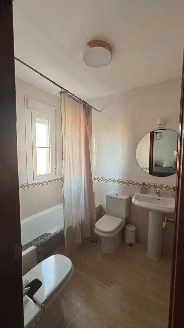Bany de Casa adosada en venda en Vélez-Málaga amb Aire condicionat, Jardí privat i Terrassa