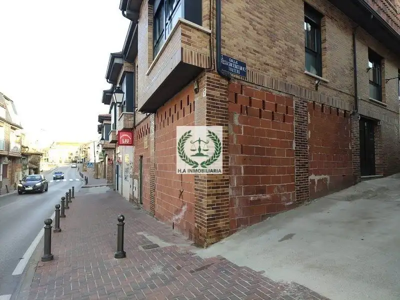 Vista exterior de Local en venta en Pedrezuela