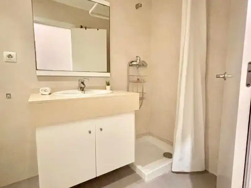 Bathroom of Flat for rent in  Valencia Capital  with Air Conditioner and Balcony