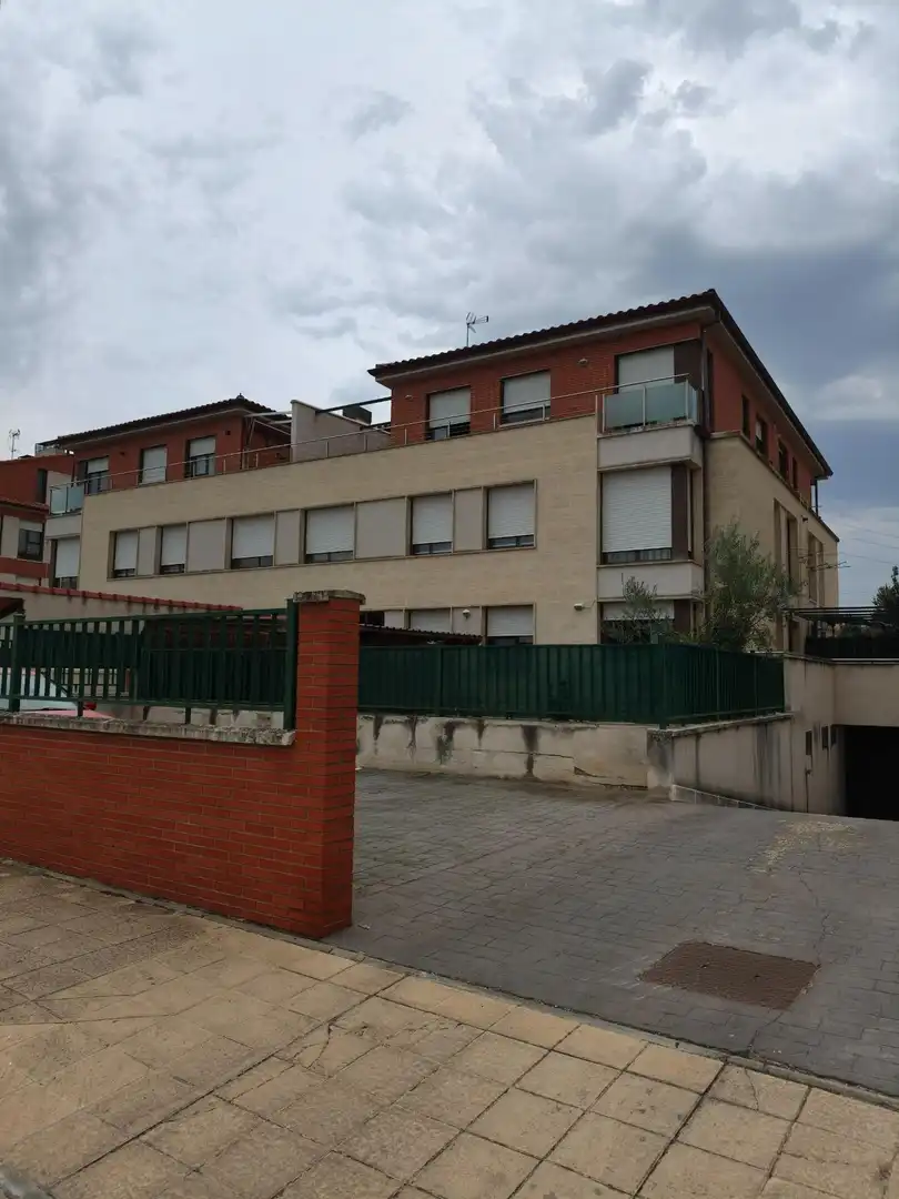 Vista exterior de Ático en venta en Villalobón, Palencia