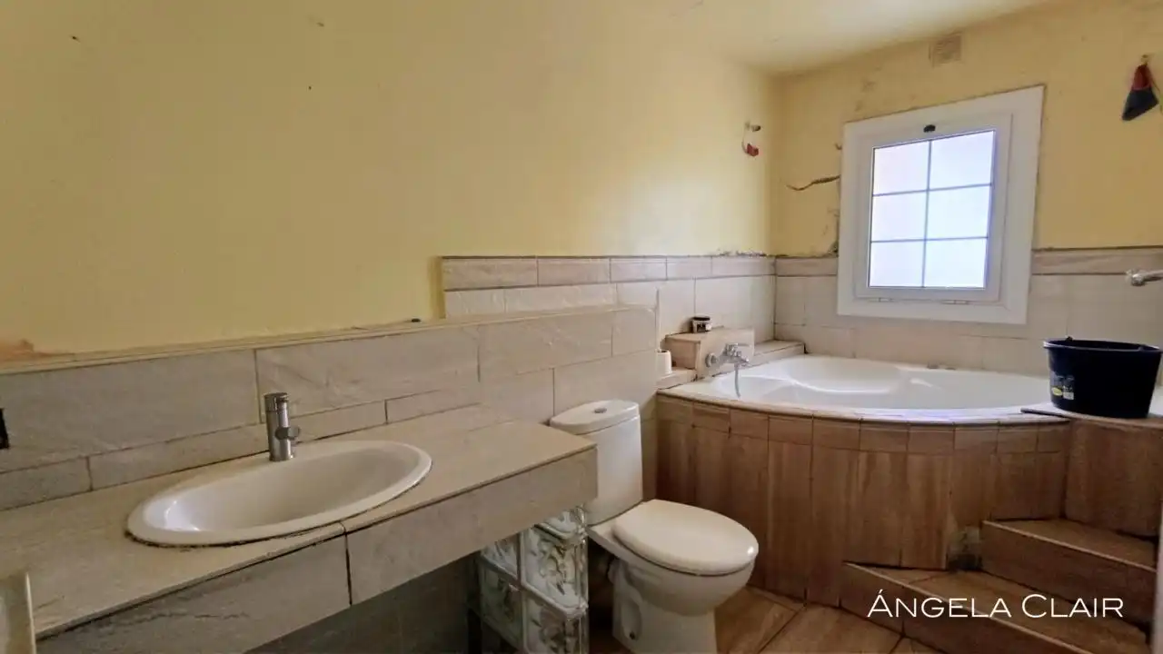 Baño de Piso en venta en Ripollet con Calefacción, Parquet y Balcón