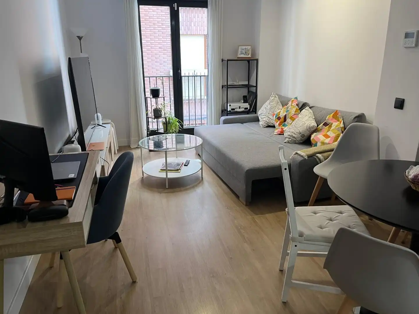 Sala d'estar de Pis en venda en Madrid amb Jardí privat, Traster i Alarma