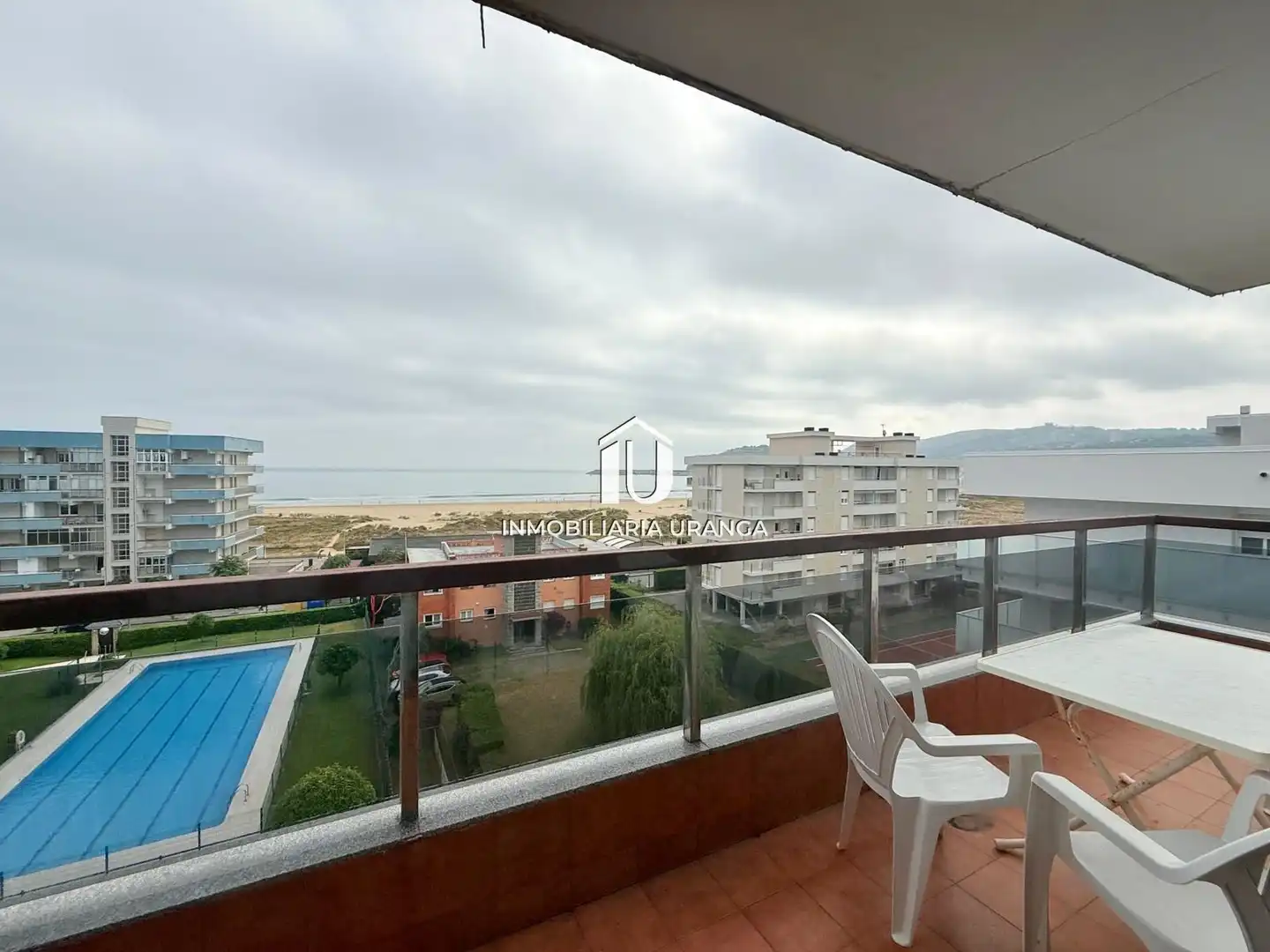 Vista exterior de Piso en venta en Laredo con Calefacción, Terraza y Trastero