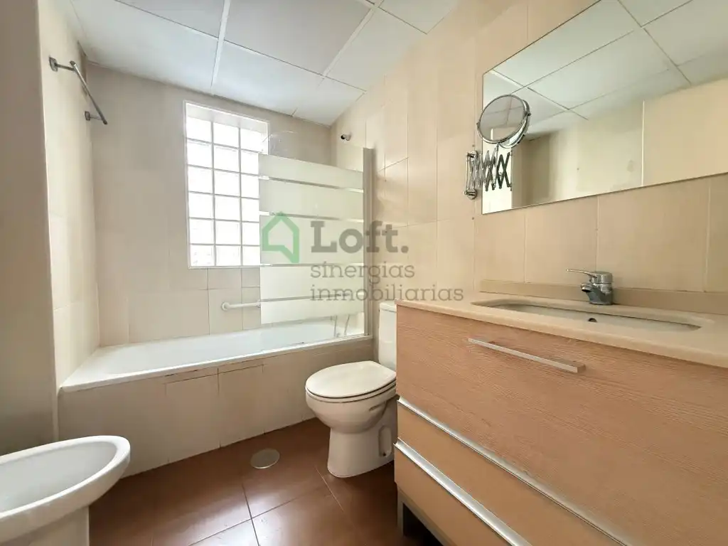 Badezimmer von Wohnungen zum Verkauf in Badajoz