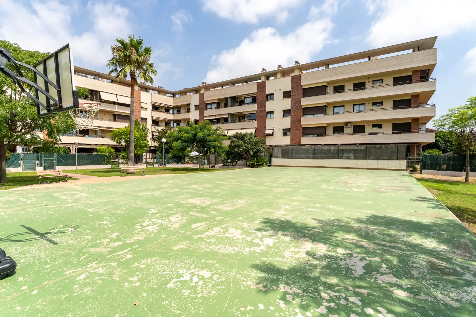 Vista exterior de Pis en venda en Reus amb Aire condicionat, Calefacció i Jardí privat
