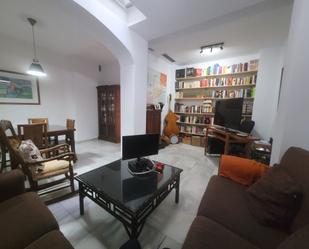 Living room of Single-family semi-detached for sale in  Sevilla Capital  with Air Conditioner, Terrace and Furnished