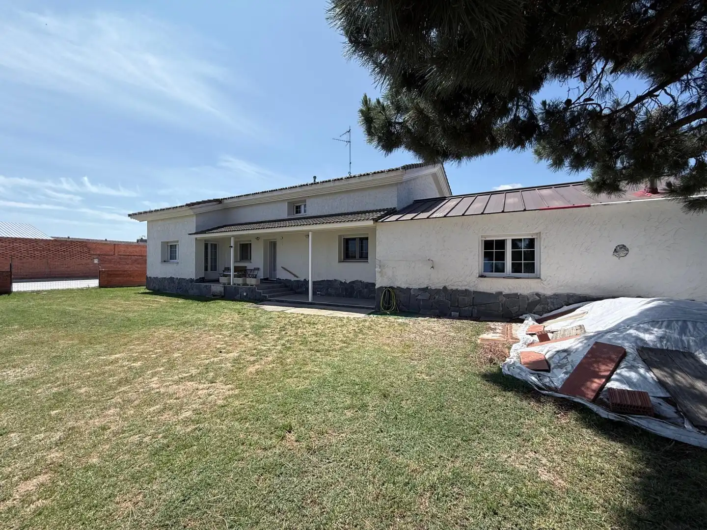 Vista exterior de Casa o chalet en venta en Sanchonuño con Calefacción, Jardín privado y Trastero