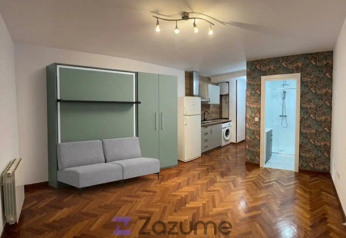 Study for rent in C. Alonso Pesquera, Centro