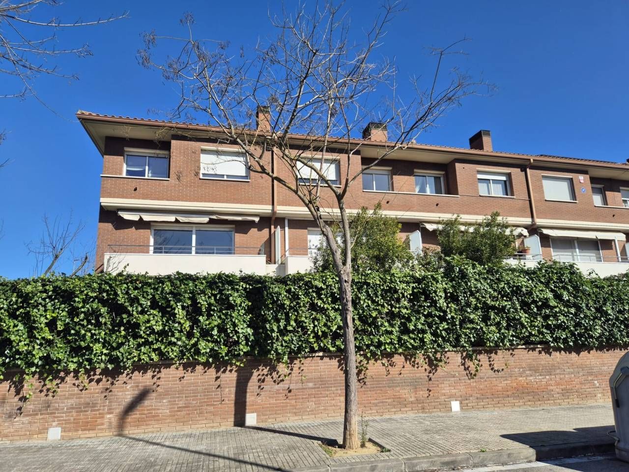 Exterior view of Duplex for sale in Cerdanyola del Vallès  with Air Conditioner, Heating and Parquet flooring