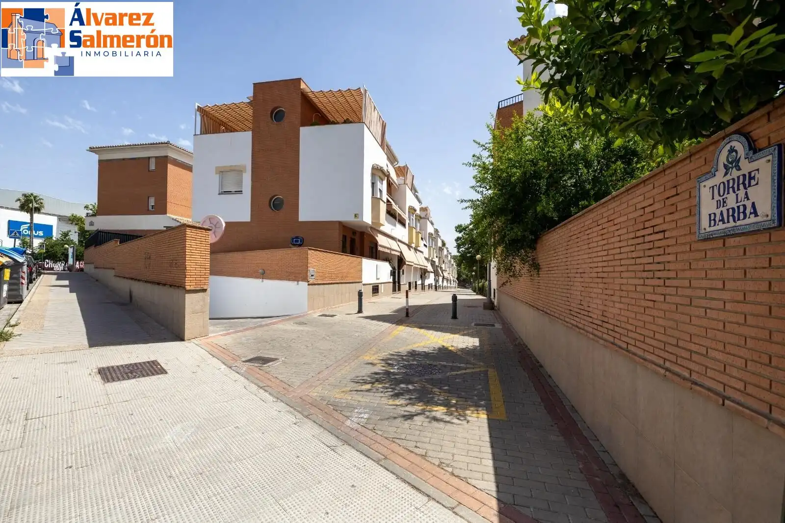 Vista exterior de Casa o xalet en venda en Granada amb Aire condicionat, Calefacció i Terrassa