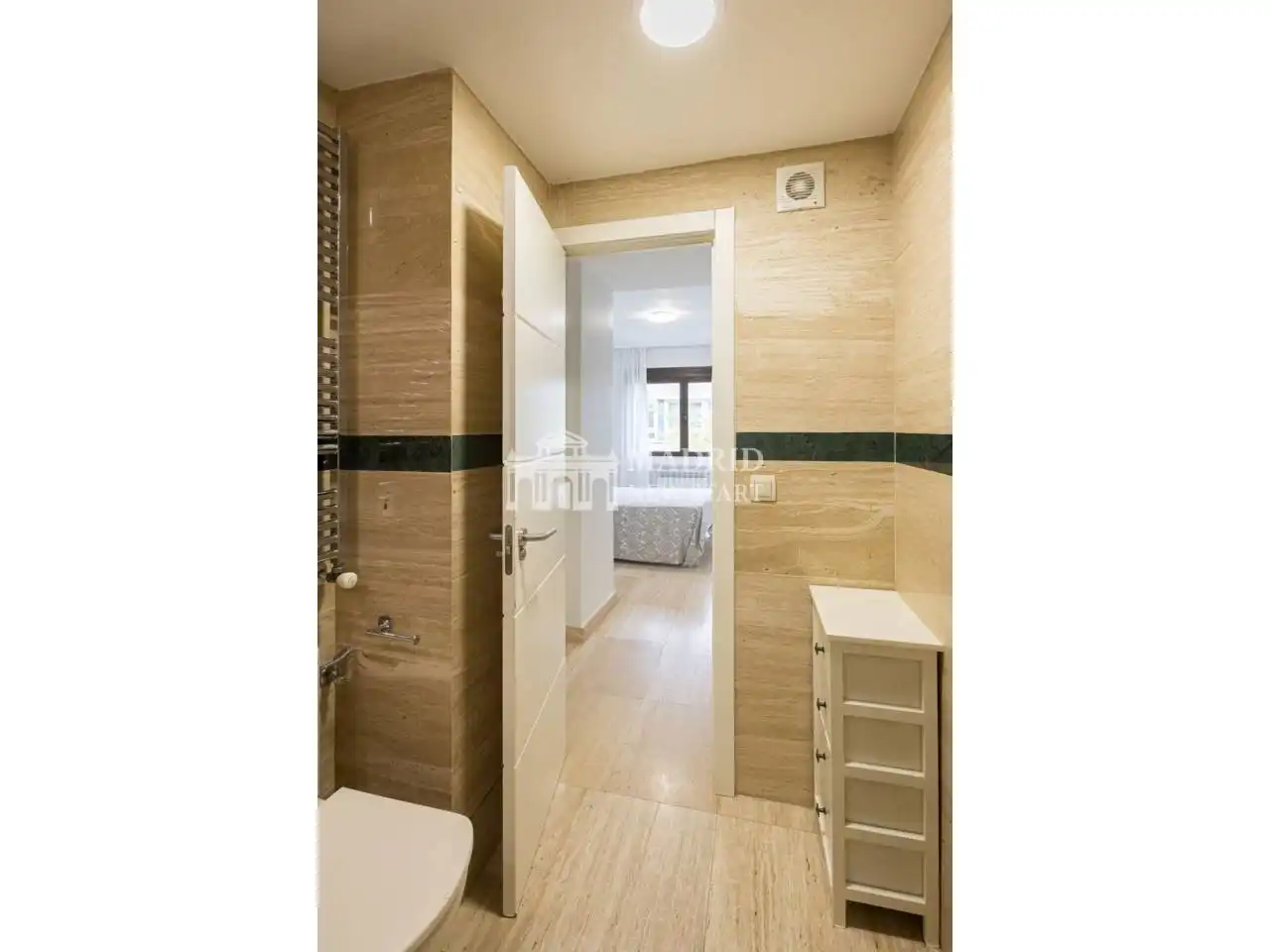 Bathroom of Flat for rent in Madrid  with Air Conditioner, Heating and Furnished