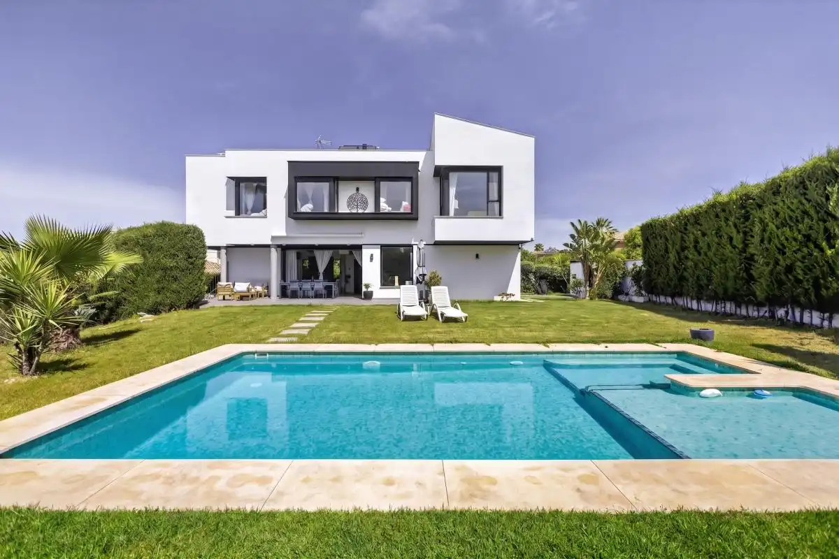 Vista exterior de Casa o chalet en venta en Bormujos con Aire acondicionado, Calefacción y Jardín privado