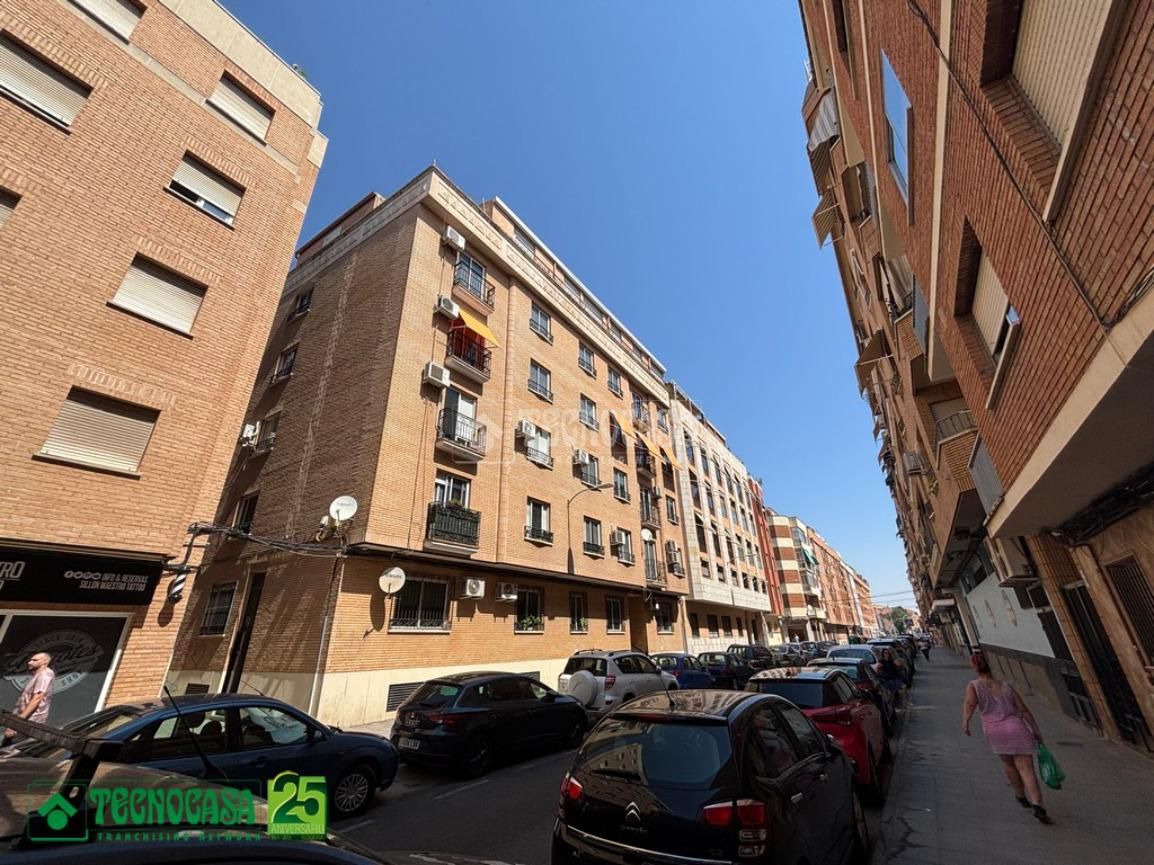 Vista exterior de Pis en venda en Ciudad Real Capital amb Aire condicionat, Calefacció i Moblat
