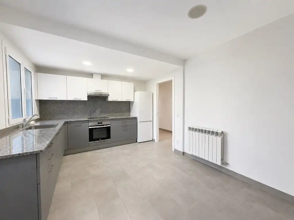 Kitchen of Flat for rent in Girona