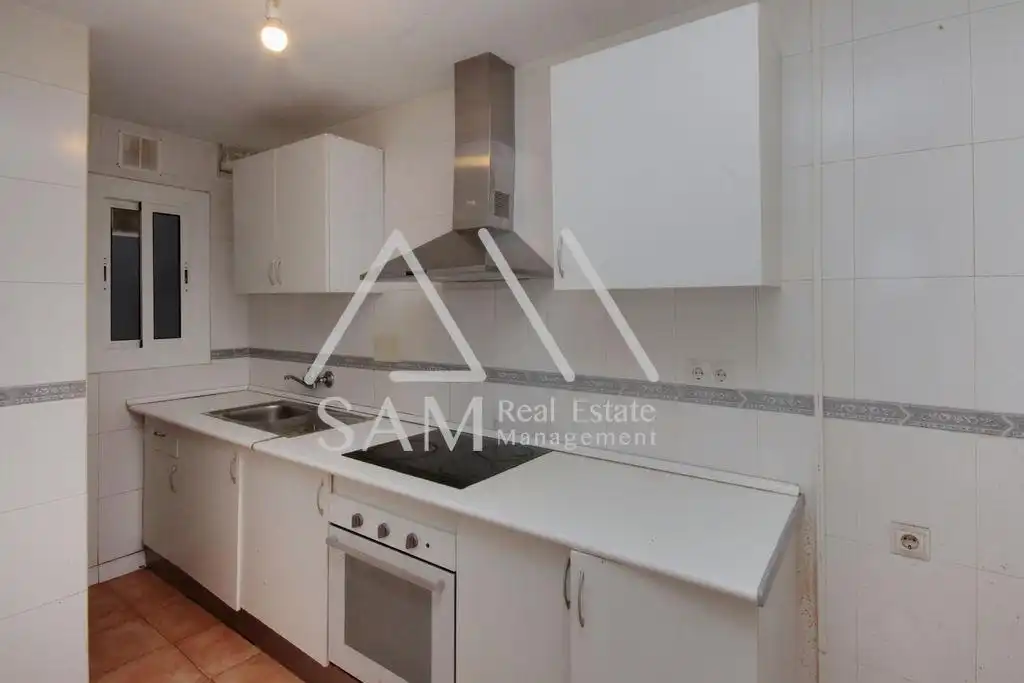 Cocina de Planta baja en venta en Santa Coloma de Gramenet
