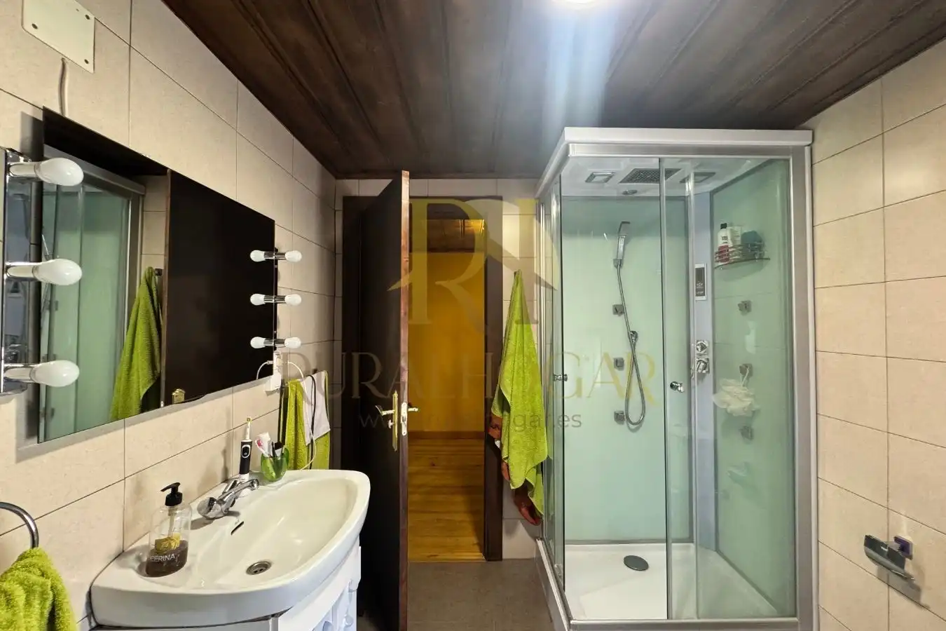 Baño de Casa o chalet en venta en Gradefes con Calefacción, Parquet y Amueblado