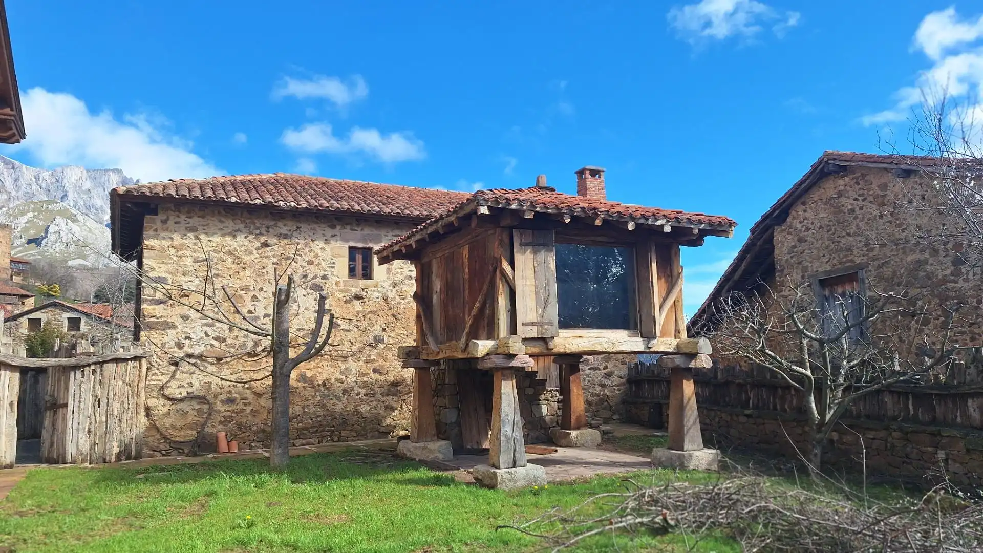 Exterior view of Houses for sale in Camaleño  with Heating, Private garden and Terrace