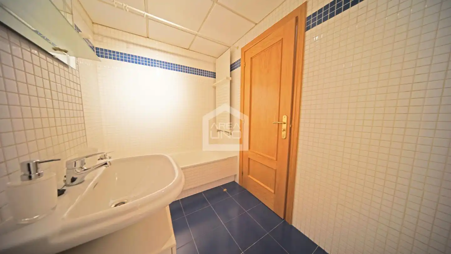Badezimmer von Wohnung zur Miete in Alcorcón mit Klimaanlage, Heizung und Parkett