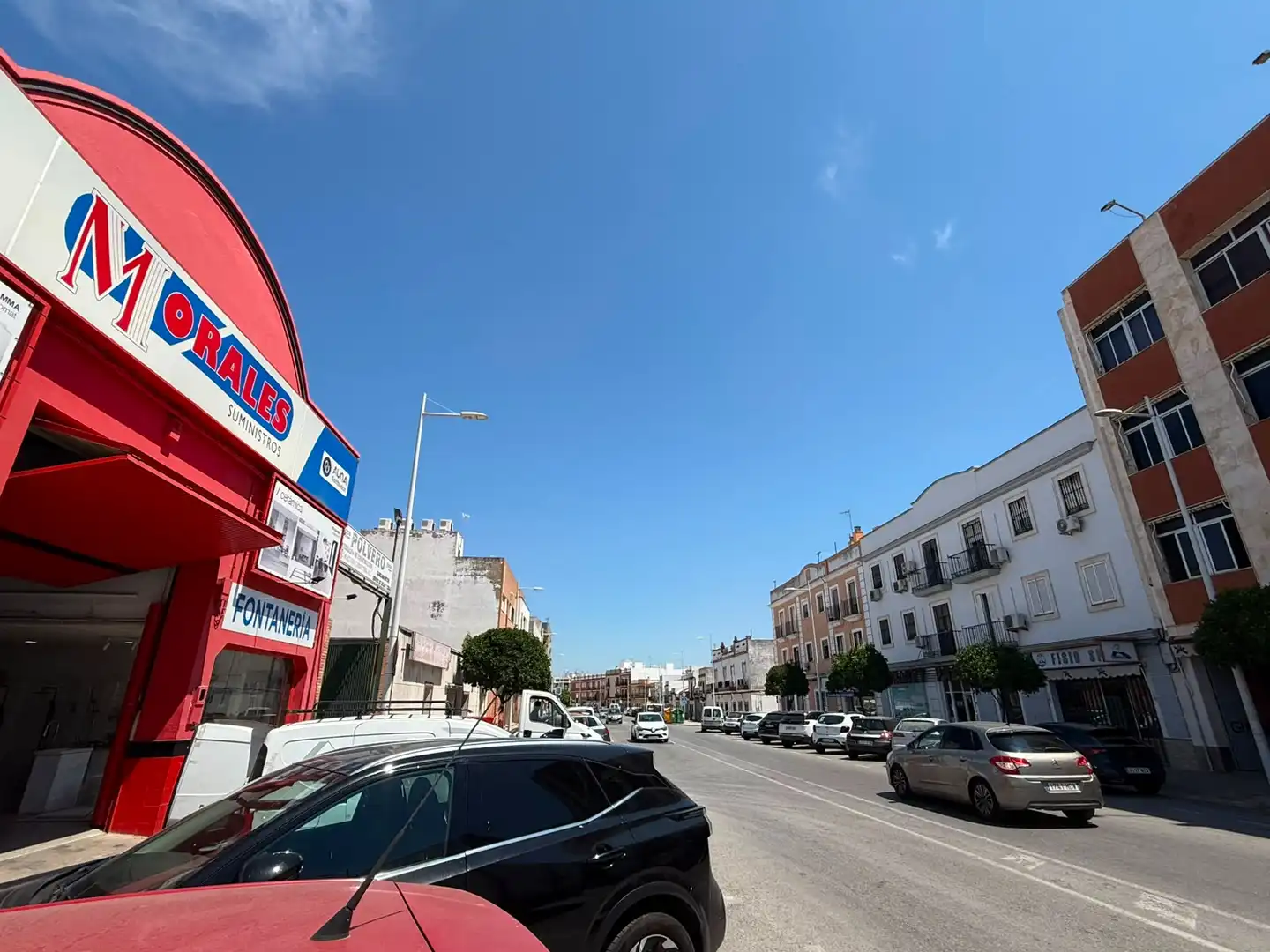 Vista exterior de Nau industrial de lloguer en Dos Hermanas amb Calefacció