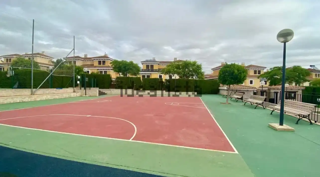 Vista exterior de Casa adosada en venda en Espartinas amb Aire condicionat, Calefacció i Jardí privat