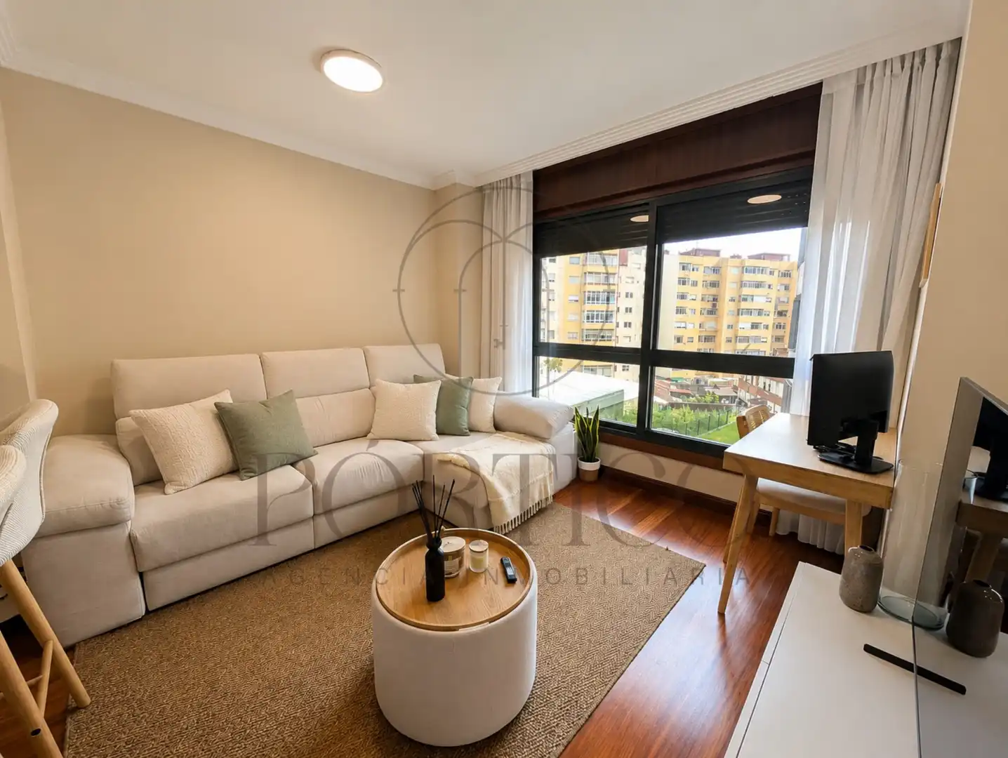 Sala de estar de Apartamento en venta en Vigo  con Calefacción, Trastero y Amueblado