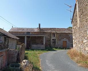 Vista exterior de Casa o xalet en venda en Aranga amb Jardí privat i Terrassa